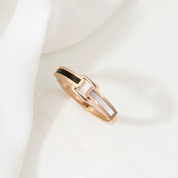 Black And White Shell Geometric Titanium Steel Electroplated Women's Couple Ring