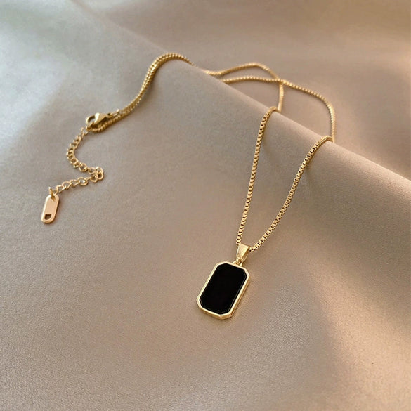 Black Square Titanium Steel Women's Hip Hop Creative Fashion Necklace With Electroplating Treatment And Geometric Styling