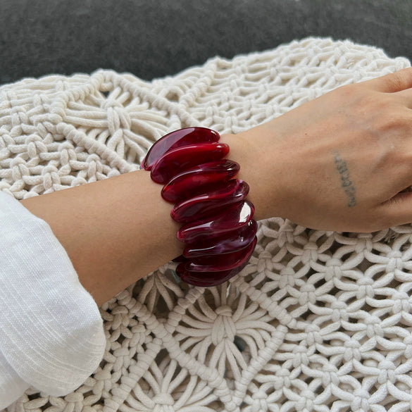 Bracelet Resin Handmade Curved Gradient Burgundy Smooth Elastic