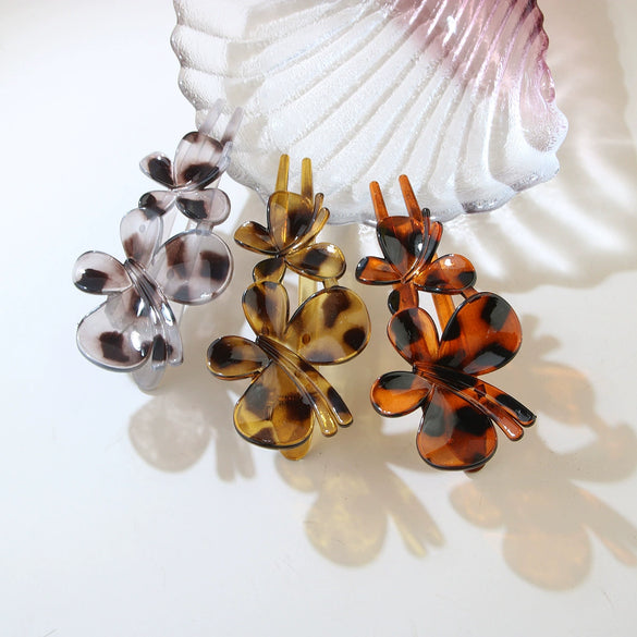 Butterfly Plastic Hairpin Clip For Women With Baking Paint Treatment Light Luxury Style