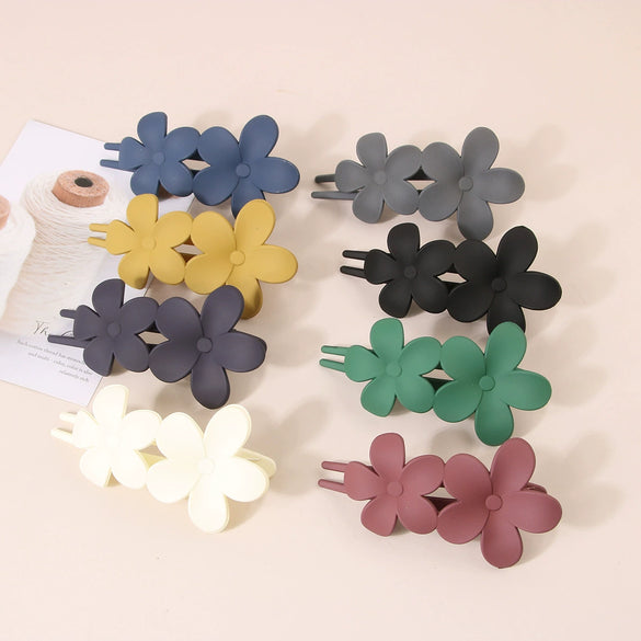 Butterfly Plastic Hairpin Clip For Women With Baking Paint Treatment Light Luxury Style