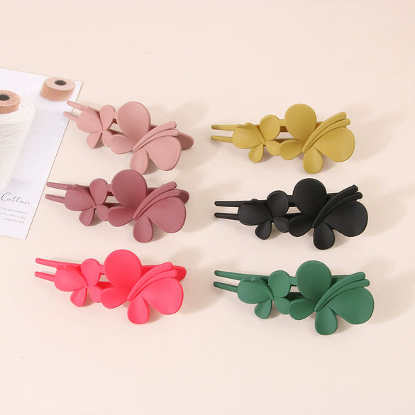 Butterfly Plastic Hairpin Clip For Women With Baking Paint Treatment Light Luxury Style