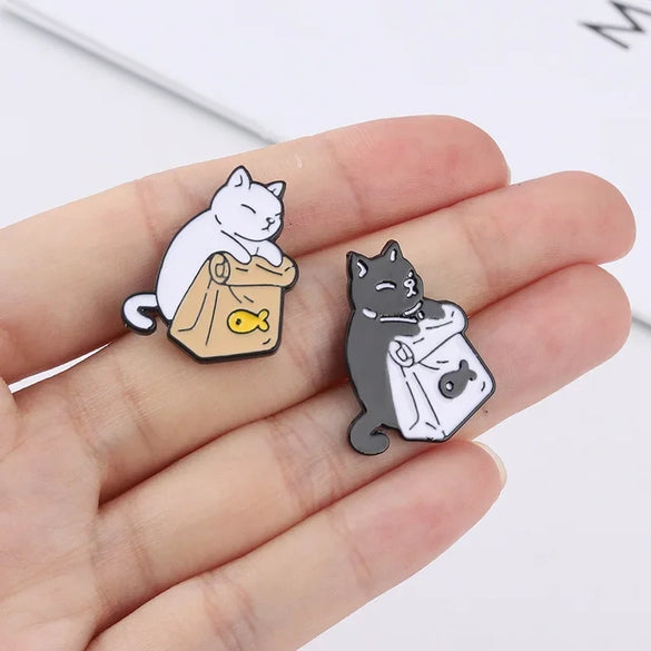 Cartoon Cute Alloy Cat Badge Couple Black And White Backpack Accessories With Paint Electroplating Brooch