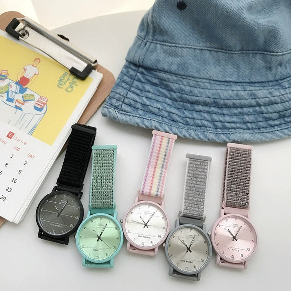 Casual Alloy Case Round Dial Pointer Watch With Pin Buckle For Women And Men
