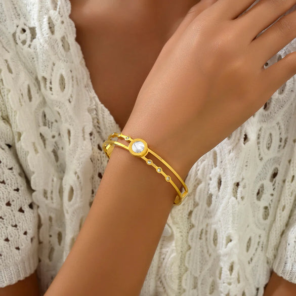 Casual Elegant Basic Heart Shape Stainless Steel Asymmetrical Hollow Out Inlay Shell 18k Gold Plated Bangle