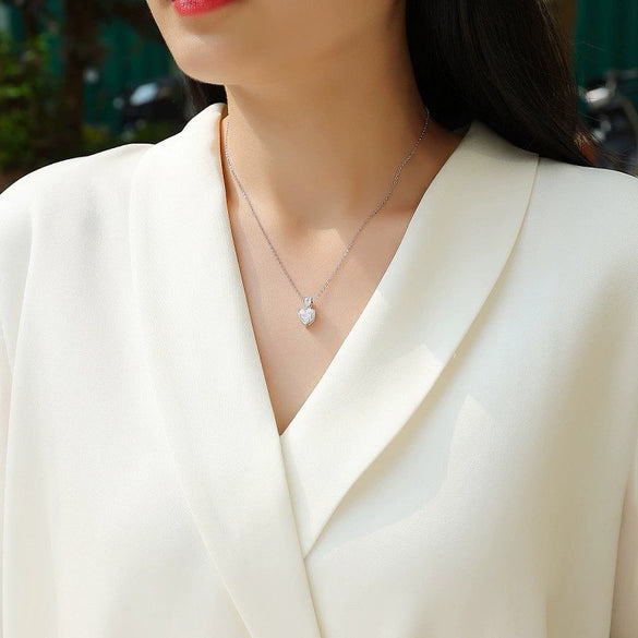 Casual Elegant 925 Silver Moissanite Clavicle Necklace That Does Not Fade