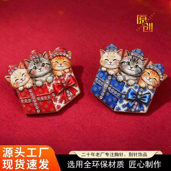 Christmas Kitten Brooch Set For Women Electroplated Alloy Cat Design With Printed Details And Rhinestone Embellishment In Gift Box