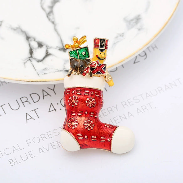 Christmas Zinc Alloy Brooch Pin With Electroplated Finish Geometric Doll Design Simple Unisex Fashion Accessory