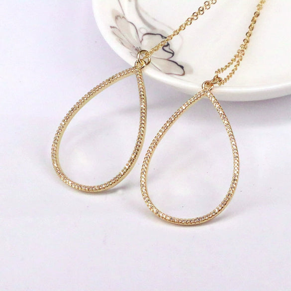 Classic Simple Copper Gold Plated Necklace With Micro Inlaid Zircon Water Drop Geometric Pendant On Water Wave Chain For Unisex Wear