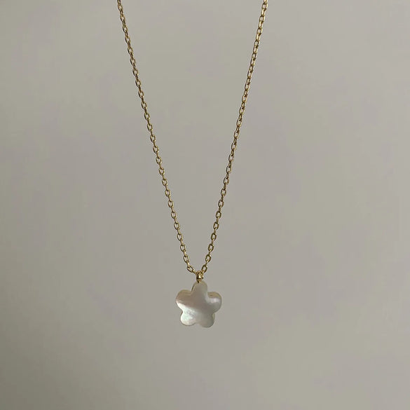 Copper 18K Gold Plated Simple Style Artistic Star Moon Flower Inlay Shell Necklace
