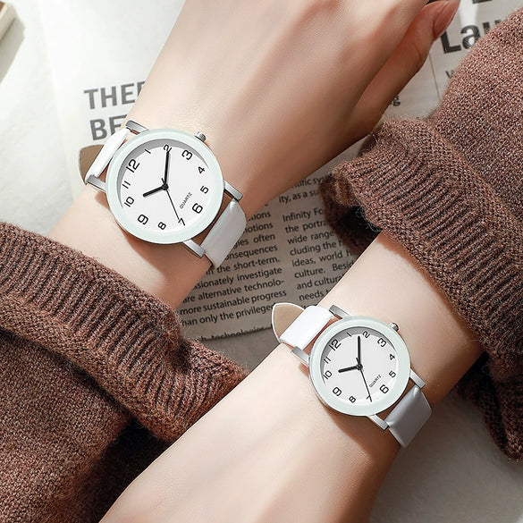Couple Casual Alloy Quartz Watch With Round Dial Stainless Steel Clasp Genuine Leather Strap Mineral Strengthened Glass Mirror