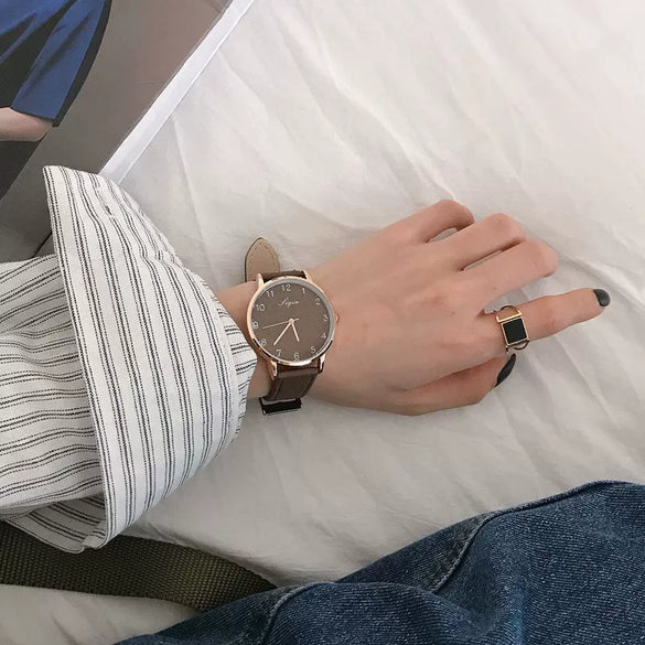 Couple's Watch Alloy Case Imitation Leather Strap Stainless Steel Clasp Round Dial Leisure Style