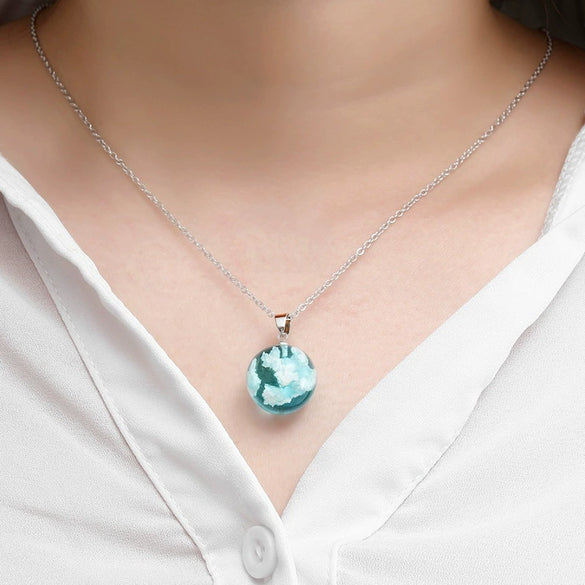 Creative Blue Sky White Clouds Cartoon Style Alloy Resin Transparent Ball Pendant Necklace With Electroplating For Women