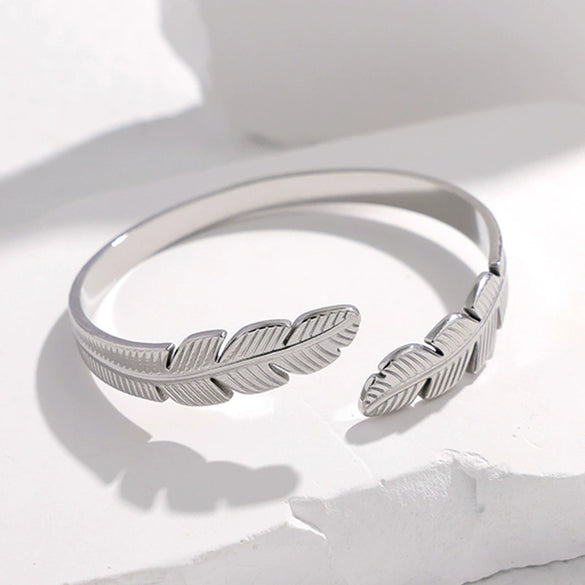 Creative Feather Stainless Steel Bracelet For Women With Electroplating Treatment Simple Temperament And Personality Open Niche Design