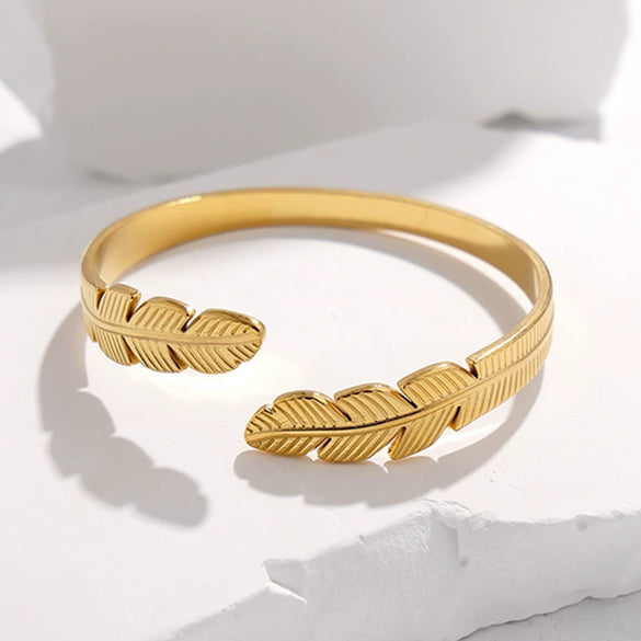 Creative Feather Stainless Steel Bracelet For Women With Electroplating Treatment Simple Temperament And Personality Open Niche Design