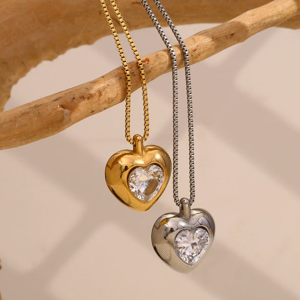 Creative Niche Design High Grade Women's Heart Shaped Stainless Steel Necklace With 18K Gold Plated Electroplating And Love Zircon Box Chain