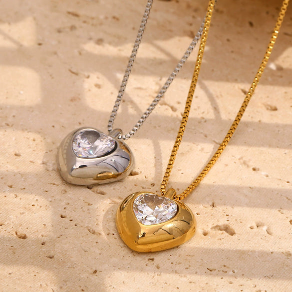 Creative Niche Design High Grade Women's Heart Shaped Stainless Steel Necklace With 18K Gold Plated Electroplating And Love Zircon Box Chain