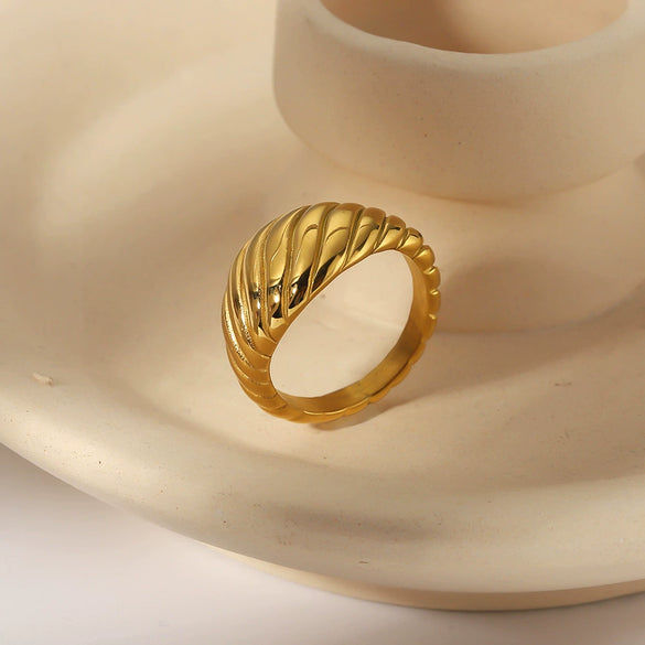 Croissant Pleated Stainless Steel 18K Gold Plated Retro Ring For Women With Geometric Design