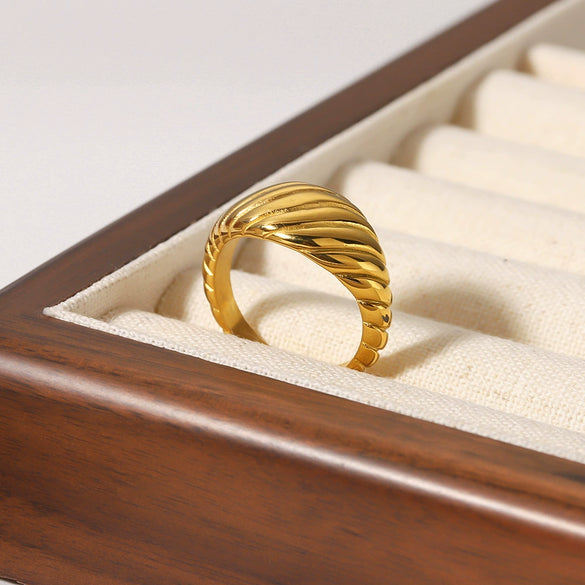 Croissant Pleated Stainless Steel 18K Gold Plated Retro Ring For Women With Geometric Design
