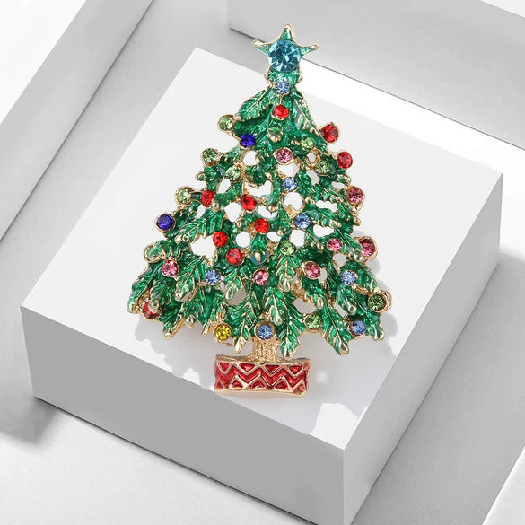 Cute Christmas Tree Brooch Zinc Alloy Oil Painted Diamond Encrusted Holiday Pin For Suit Jackets Festive Decorative Accessory