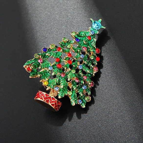 Cute Christmas Tree Brooch Zinc Alloy Oil Painted Diamond Encrusted Holiday Pin For Suit Jackets Festive Decorative Accessory