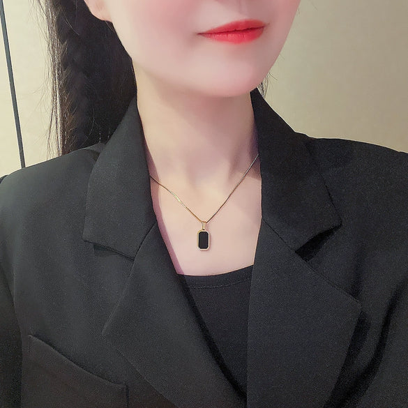Distinctive Black Square Titanium Steel Necklace With Dripping Oil Treatment Fashion 18K Gold All Match Clavicle Chain For Women Geometric Style