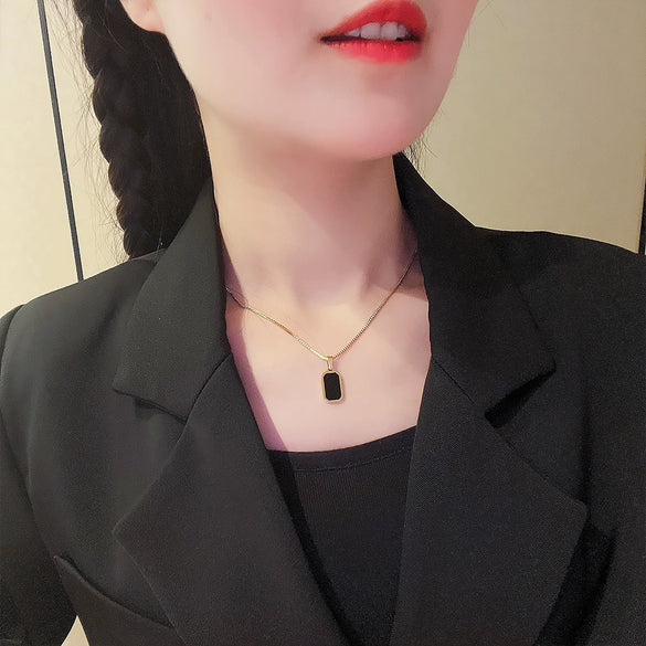 Distinctive Black Square Titanium Steel Necklace With Dripping Oil Treatment Fashion 18K Gold All Match Clavicle Chain For Women Geometric Style