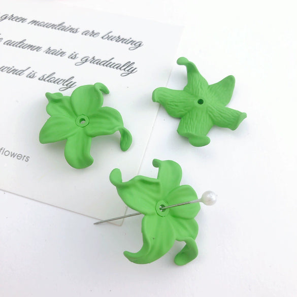 Diy Jewelry Acrylic Fivepetal Flower Pendant Accessories With Colorplated Spray Paint And Iris Throughhole Design