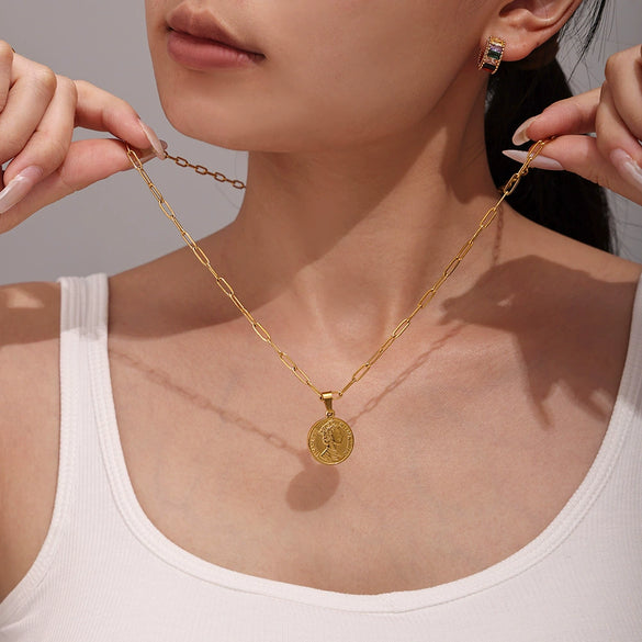Double Layer Clavicle Necklace With Queen Elizabeth Image Stainless Steel 18K Gold Plated Geometric Design