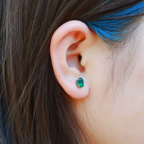 Earrings Eggshaped Emerald S925 Silver Claw Inlaid Retro Geometric Style