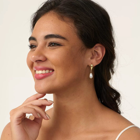 Elegant Dropshaped Imitation Pearl And Copper Electroplated Gold Women's Geometric Earrings