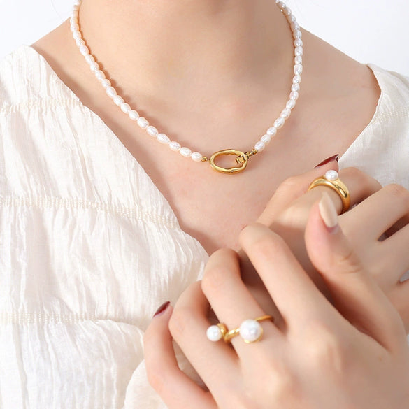 Elegant Fashion Titanium Steel And Freshwater Pearl Pendant Necklace And Bracelet Jewelry Suit With Electroplating