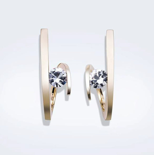 Elegant Geometric Metal Earrings For Women With Electroplated Gold Finish And Single Stone Inlay Glossy Minimal Fashion Ear Jewelry