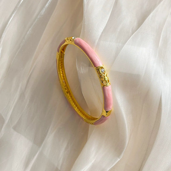 Elegant Geometric Plated Bracelet With Glossy Finish And Semihollow Design Versatile Fashion Jewelry Accessory
