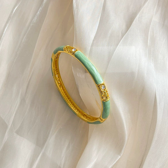Elegant Geometric Plated Bracelet With Glossy Finish And Semihollow Design Versatile Fashion Jewelry Accessory