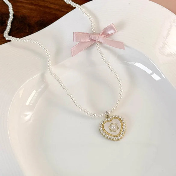 Elegant Glam Sweet Heart Shape Flower Bow Knot Imitation Pearl Alloy Beaded Inlay Rhinestones Pearl Women'S Pendant Necklace