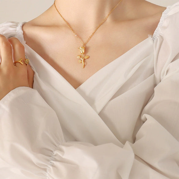 Elegant Gold Rose Flower Pendant Necklace For Women Titanium Steel Electroplated Floral Necklace Simple Retro Style