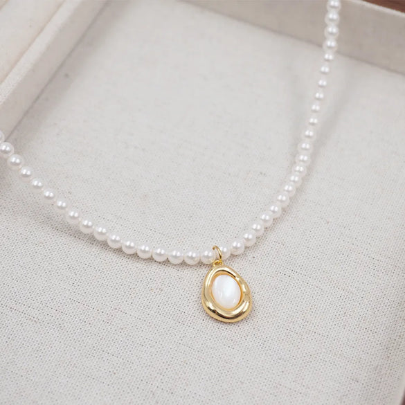 Elegant Lady Streetwear Geometric Imitation Pearl Copper Inlay Shell Fritillary Gold Plated Women'S Pendant Necklace