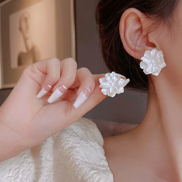 Elegant White Flower Stud Earrings For Women Alloy Electroplated Floral Sweet Minimalist Fashion Jewelry