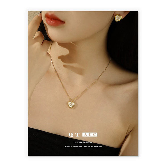 Elegant Women's Copper Necklace With Brass Gold Plated Natural Mother Of Pearl Butterfly Shell Pendant And Micro Inlaid Zircon Snake Bone Chain
