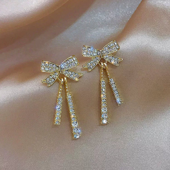 Elegant Women's Pearl Bow Diamond Earrings Simple 925 Silver Pin Metal Stud Earrings With Electroplated Finish