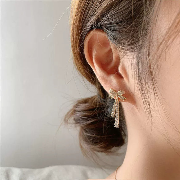 Elegant Women's Pearl Bow Diamond Earrings Simple 925 Silver Pin Metal Stud Earrings With Electroplated Finish