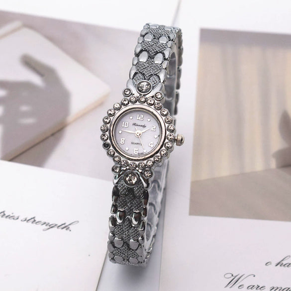 Engraved Retro French Alloy Bracelet Watch For Women With Diamondencrusted And Round Dial