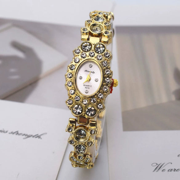 Engraved Retro French Alloy Bracelet Watch For Women With Diamondencrusted And Round Dial