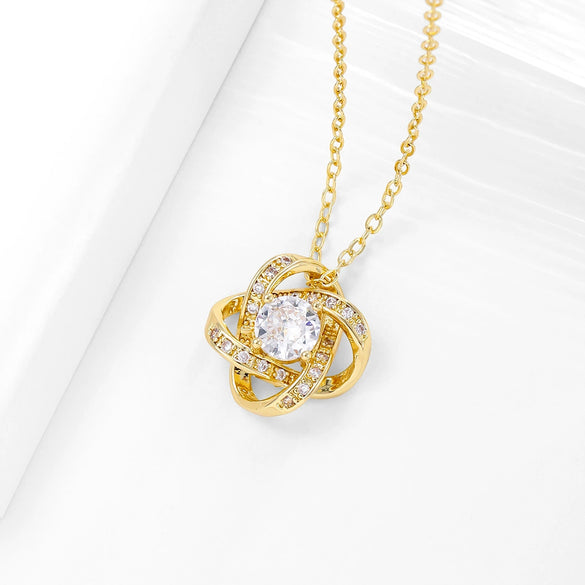 Eternal Heart Clavicle Chain With Rotating Lucky Four Leaf Clover Copper Material Zirconia Design Flower Pattern