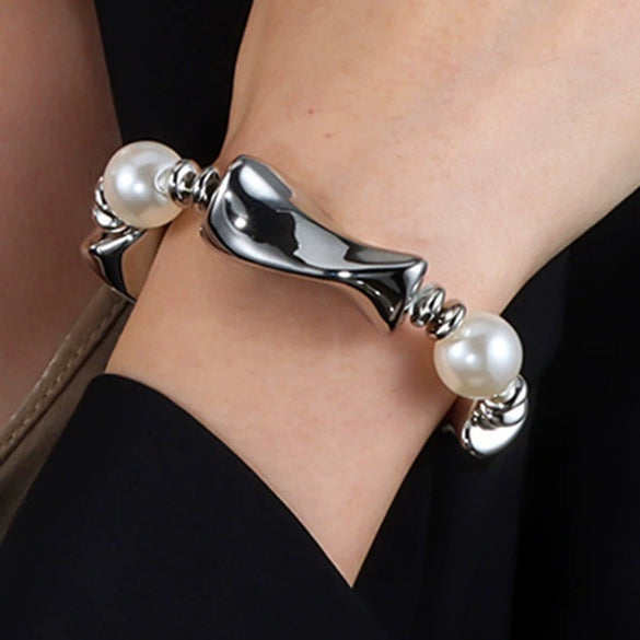 Exaggerated Elastic Gold Bracelet Handmade With Pearls And Geometric Pattern For Women