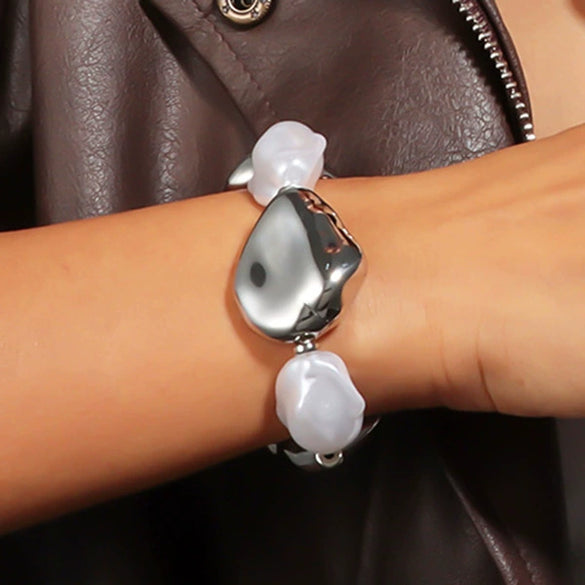 Exaggerated Elastic Gold Bracelet Handmade With Pearls And Geometric Pattern For Women
