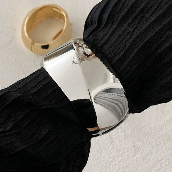 Exaggerated Geometric Metal Electroplated Irregular Wave Wide Spring Bracelet