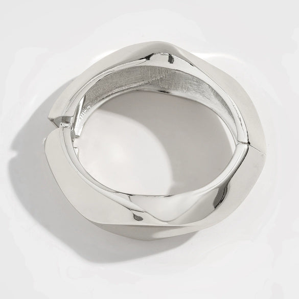 Exaggerated Geometric Metal Facet Electroplated Bracelet With Personality Design