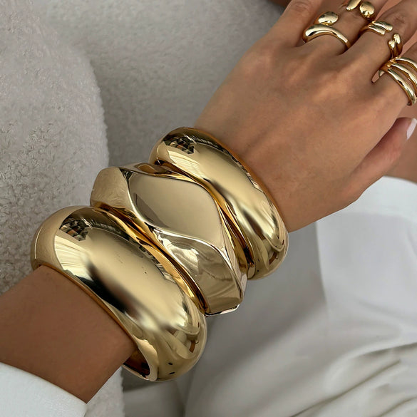 Exaggerated Geometric Metal Facet Electroplated Bracelet With Personality Design